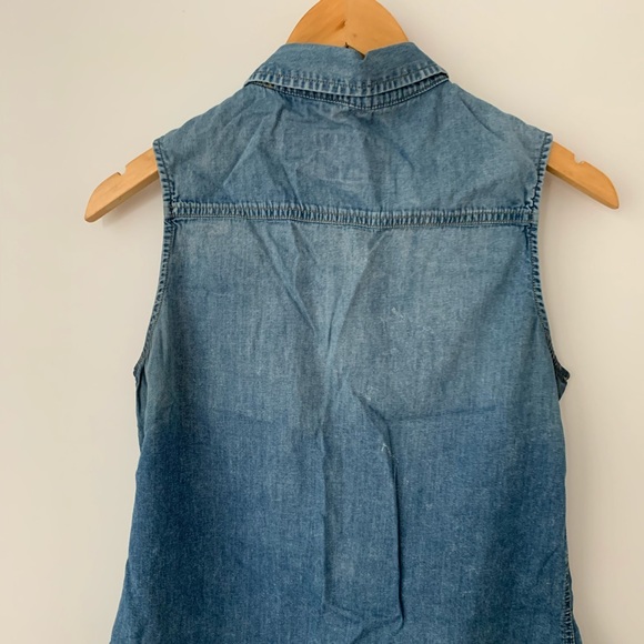 Sleeveless chambray button down shirt - Picture 2 of 2